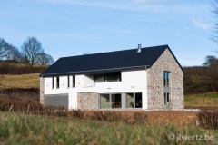 construction d'une habitation - façade crépi et pierre